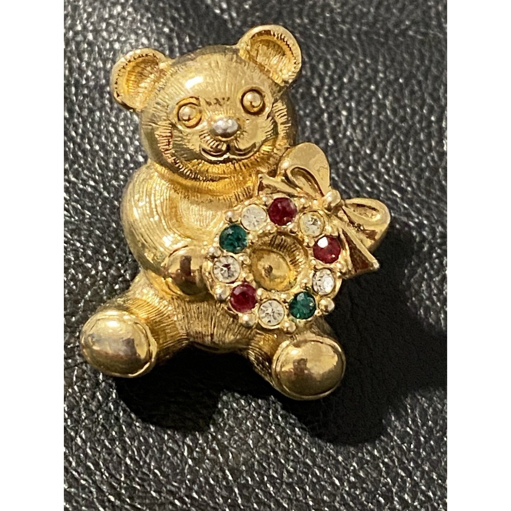 Vintage 1990 AVON Christmas Teddy Bear Rhinestone Wreath Gold Tone Lapel Tac Pin
